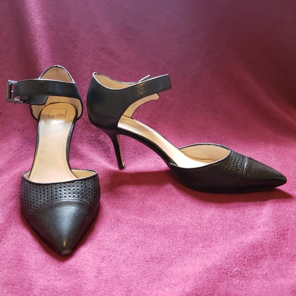 Shoes - Picture 2 of 6